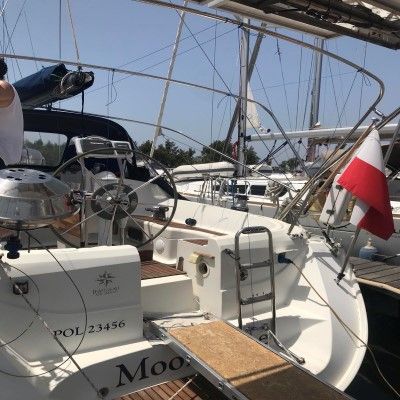 STAINLESS STEEL CONSTRUCTIONS ON A BOAT